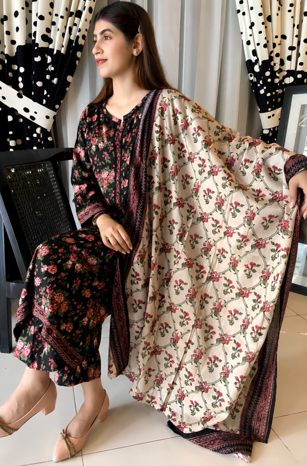 Afsheen Noir Bloom Lawn Digital Printed 3 Piece Stitched Suit