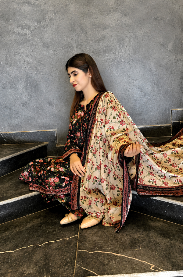 Afsheen Noir Bloom Lawn Digital Printed 3 Piece Stitched Suit