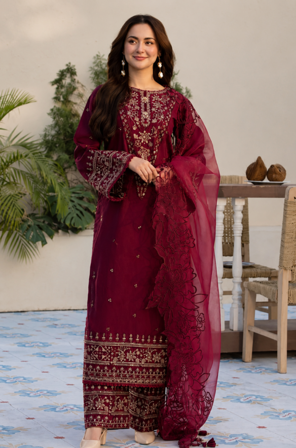 Crimson Noor – Pure Lawn 3PC Heavy Embroidered Suit