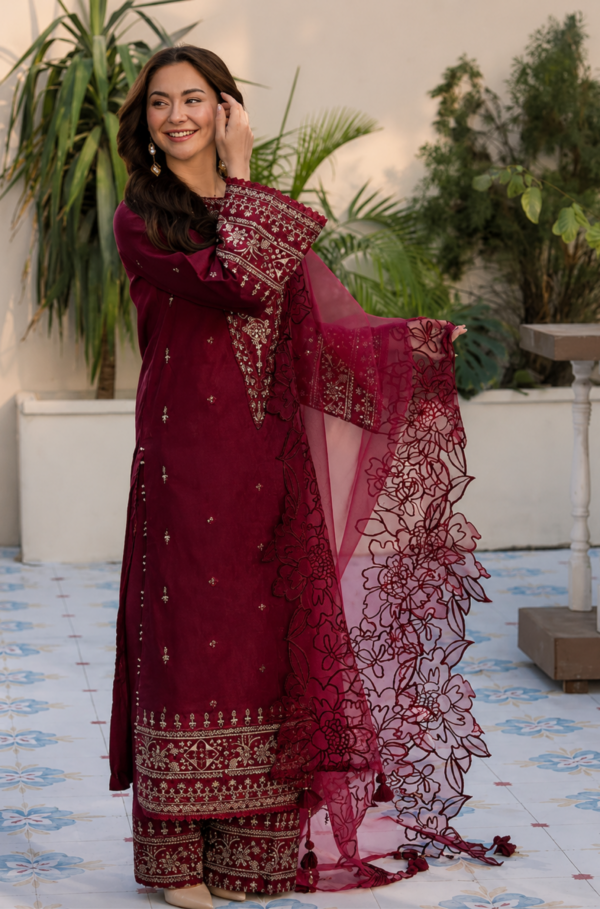 Crimson Noor – Pure Lawn 3PC Heavy Embroidered Suit