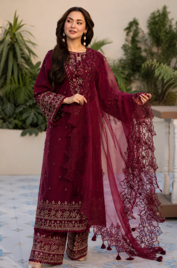 Crimson Noor – Pure Lawn 3PC Heavy Embroidered Suit