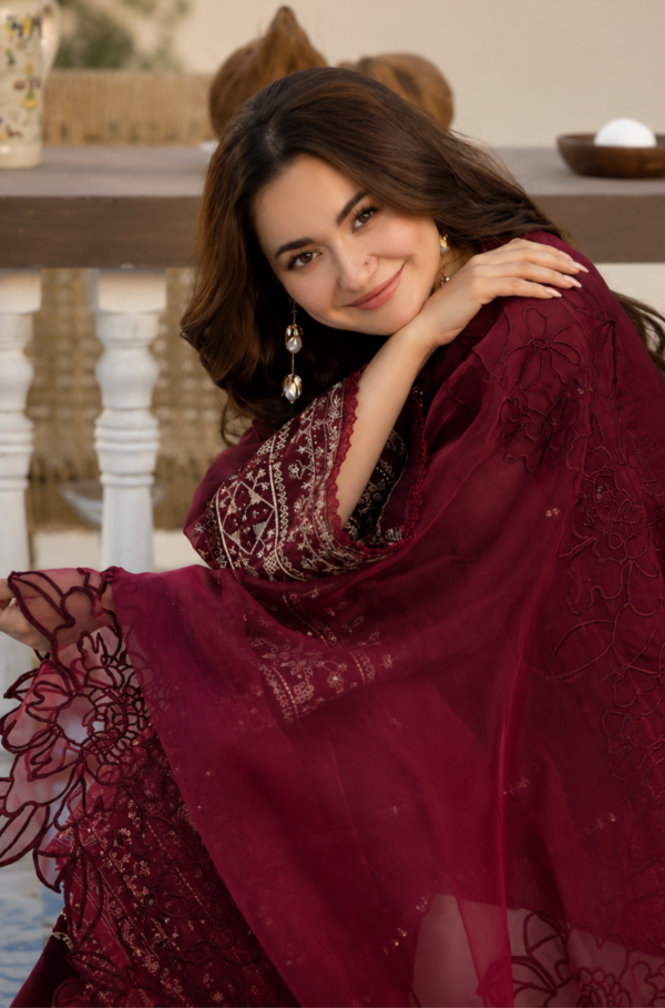Crimson Noor – Pure Lawn 3PC Heavy Embroidered Suit