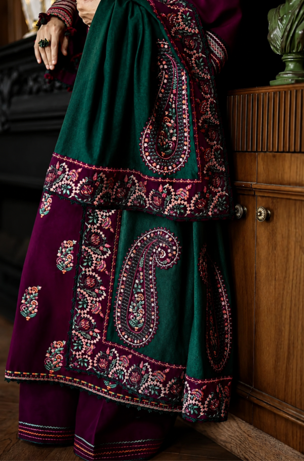 Emerald Noir Paisley Embroidered 3PC Unstitched Lawn Suit